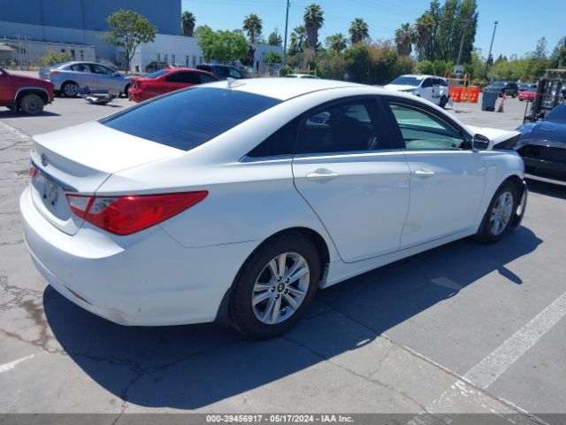 Photo 3 VIN: 5NPEB4AC2DH680184 - HYUNDAI SONATA 