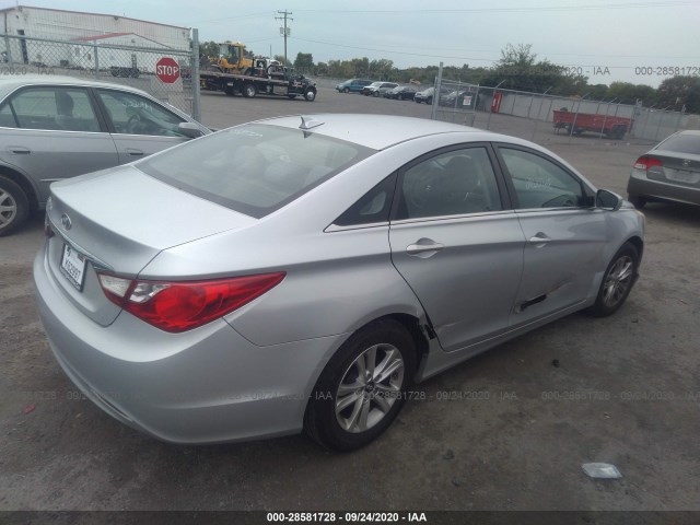 Photo 3 VIN: 5NPEB4AC2DH688091 - HYUNDAI SONATA 