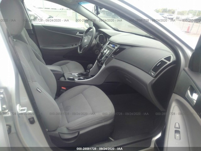 Photo 4 VIN: 5NPEB4AC2DH688091 - HYUNDAI SONATA 