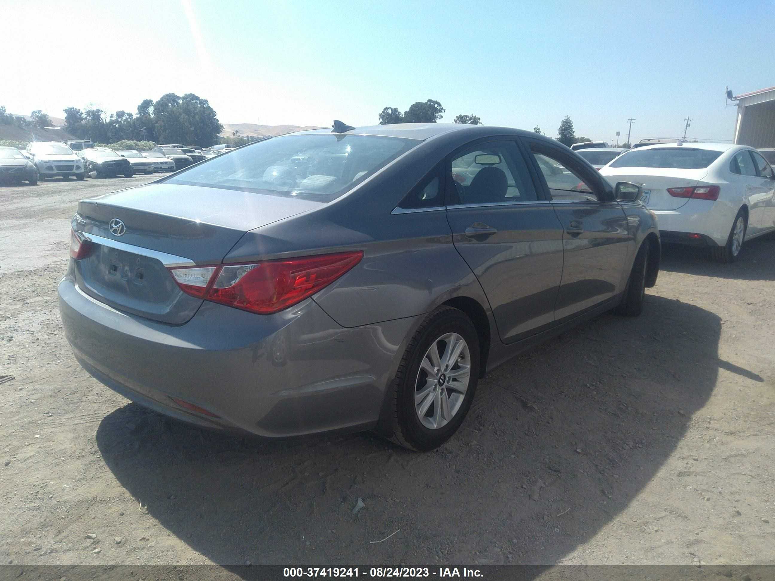 Photo 3 VIN: 5NPEB4AC2DH693260 - HYUNDAI SONATA 