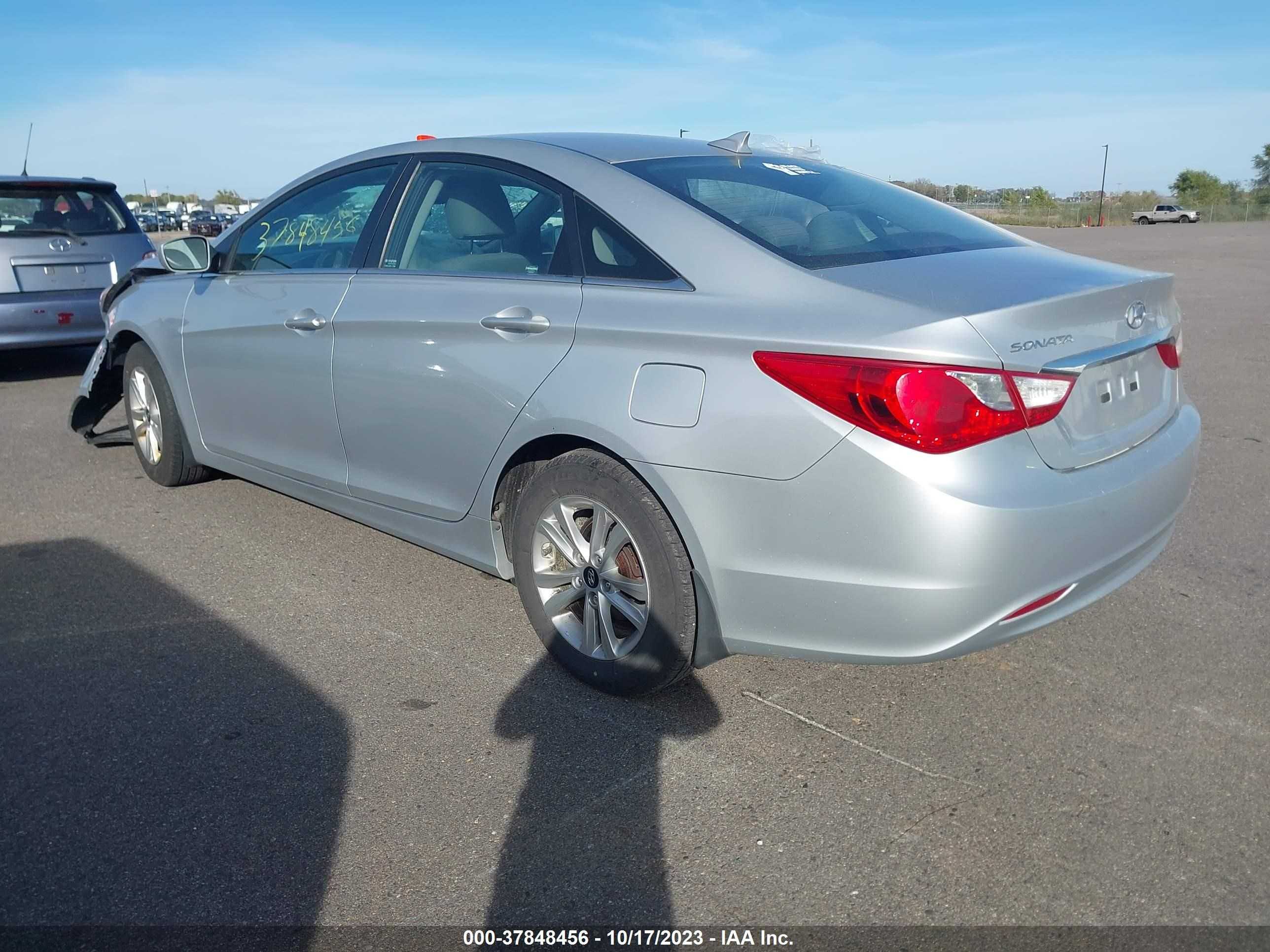 Photo 2 VIN: 5NPEB4AC2DH695817 - HYUNDAI SONATA 