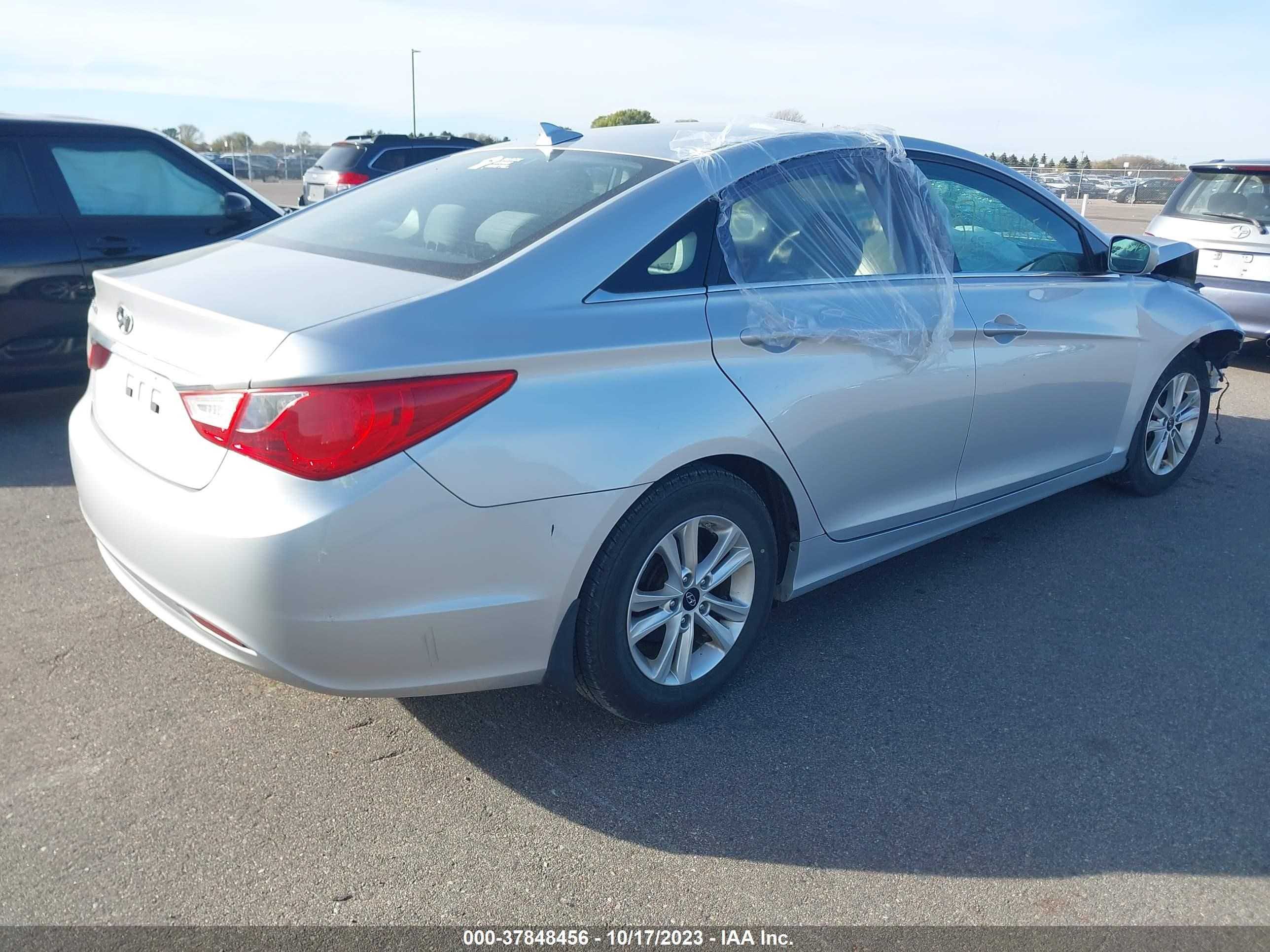 Photo 3 VIN: 5NPEB4AC2DH695817 - HYUNDAI SONATA 