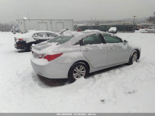 Photo 3 VIN: 5NPEB4AC2DH780057 - HYUNDAI SONATA 