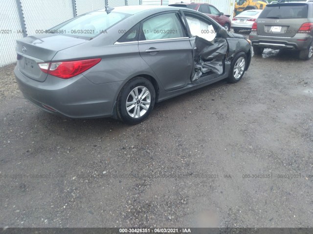 Photo 3 VIN: 5NPEB4AC2DH806785 - HYUNDAI SONATA 