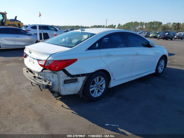 Photo 3 VIN: 5NPEB4AC2EH868379 - HYUNDAI SONATA 