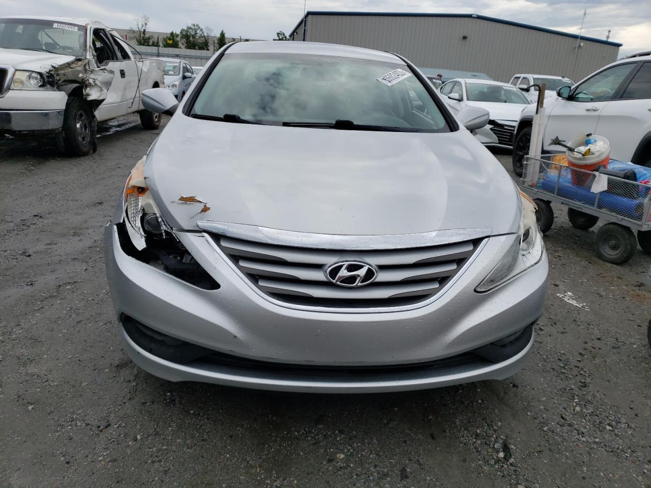 Photo 4 VIN: 5NPEB4AC2EH889412 - HYUNDAI SONATA 