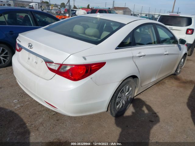 Photo 3 VIN: 5NPEB4AC3BH085101 - HYUNDAI SONATA 