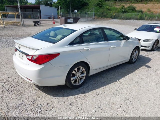 Photo 3 VIN: 5NPEB4AC3BH135253 - HYUNDAI SONATA 