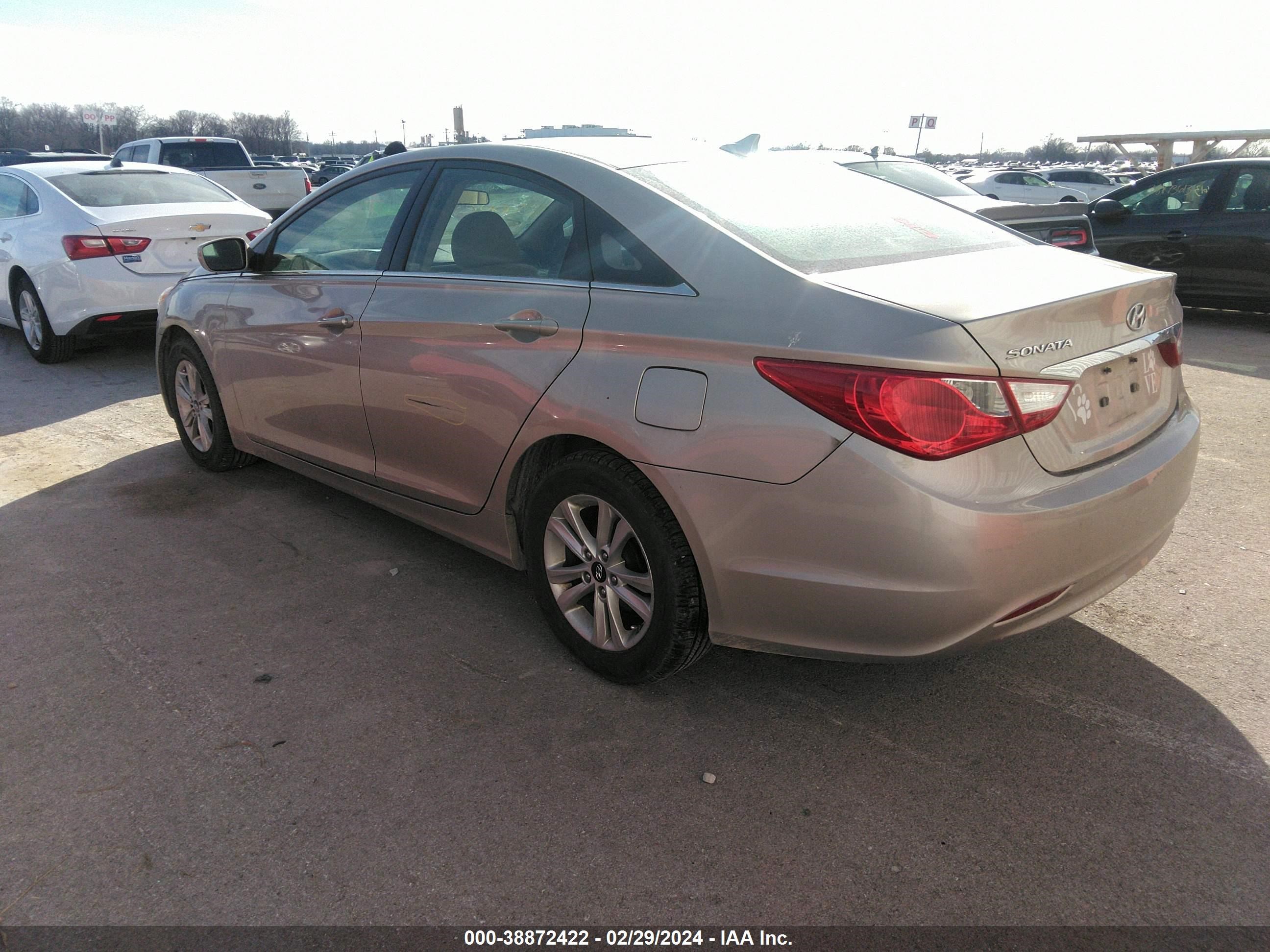 Photo 2 VIN: 5NPEB4AC3BH168415 - HYUNDAI SONATA 