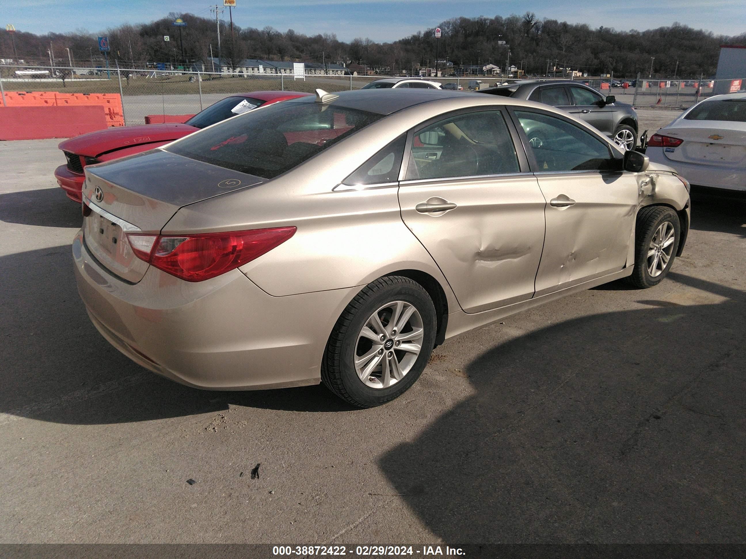 Photo 3 VIN: 5NPEB4AC3BH168415 - HYUNDAI SONATA 