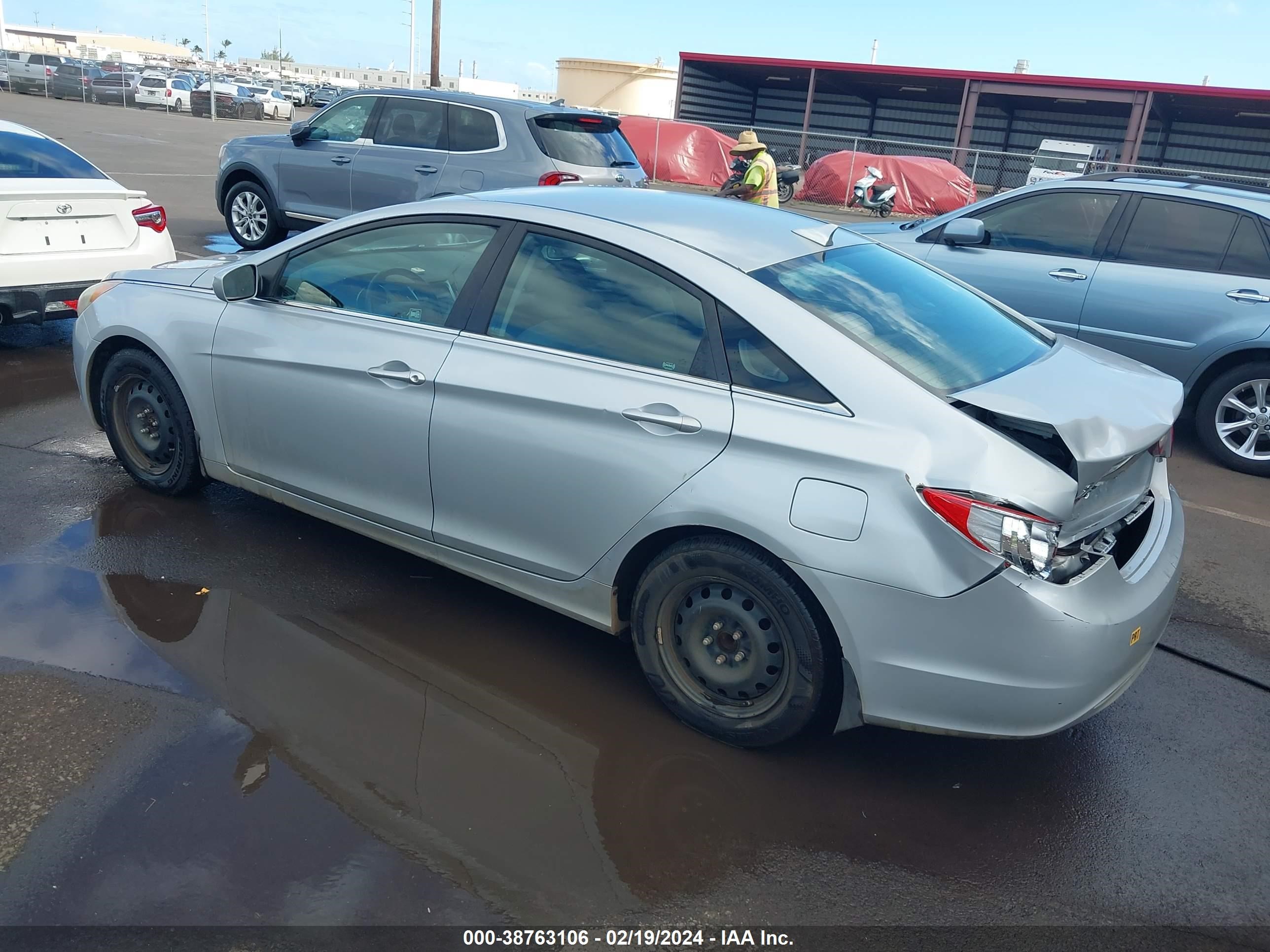 Photo 2 VIN: 5NPEB4AC3BH181200 - HYUNDAI SONATA 