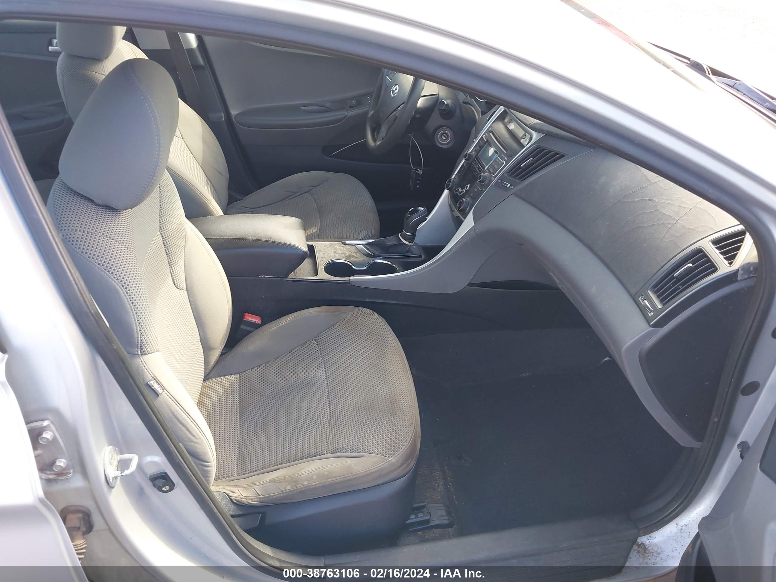 Photo 4 VIN: 5NPEB4AC3BH181200 - HYUNDAI SONATA 