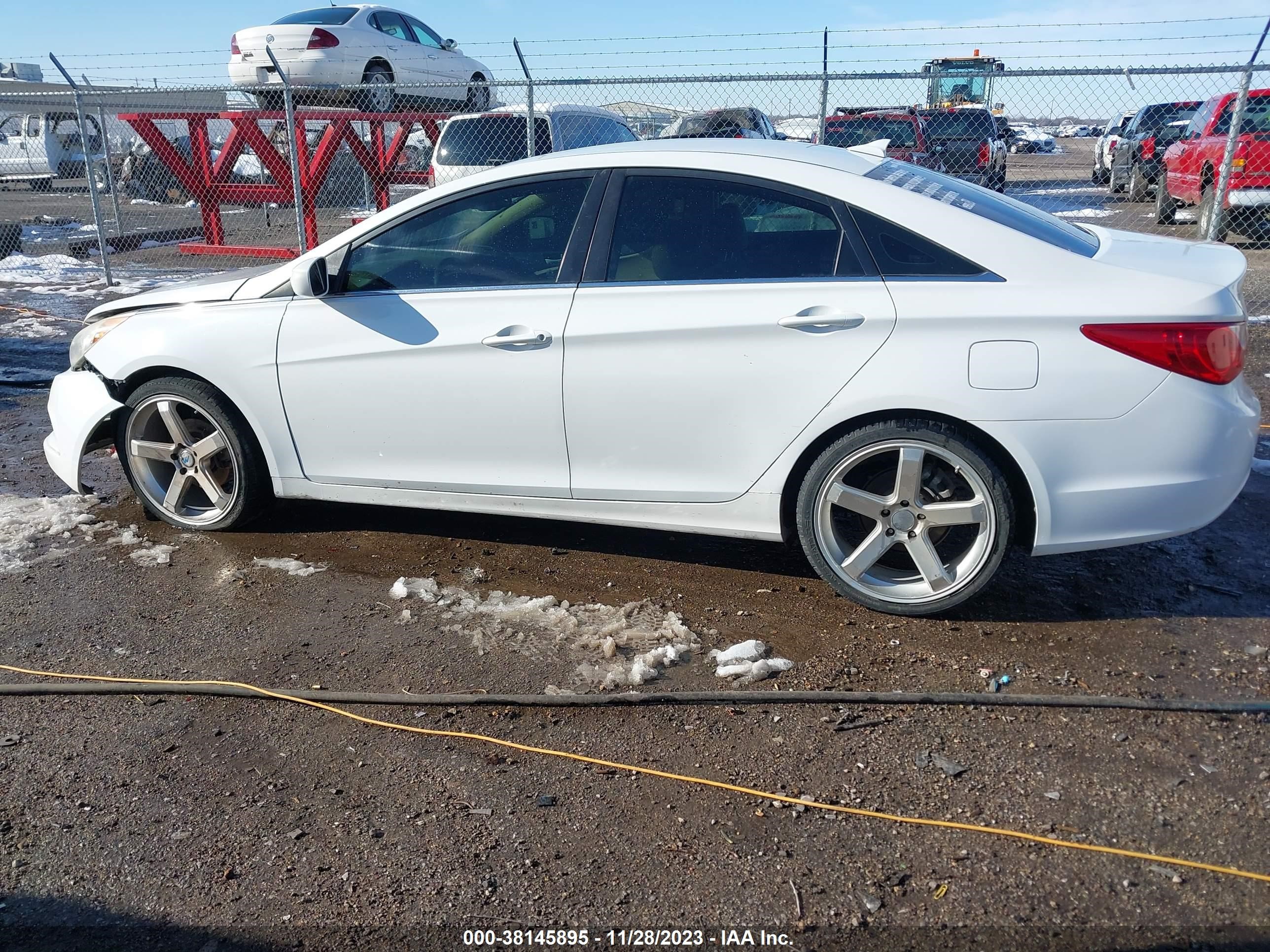 Photo 13 VIN: 5NPEB4AC3CH329413 - HYUNDAI SONATA 