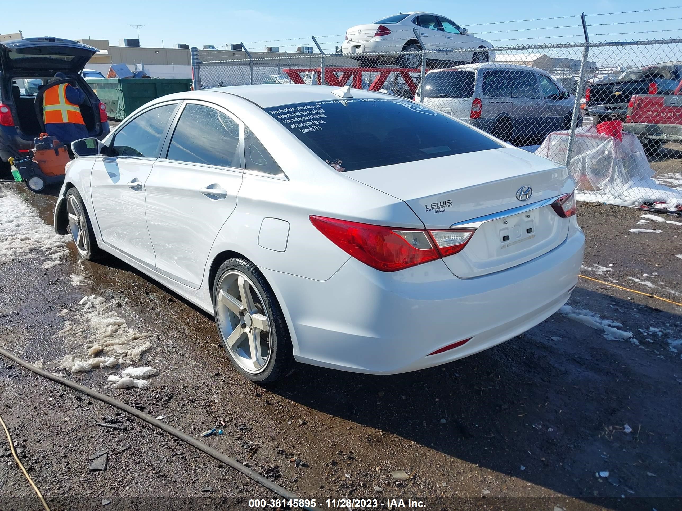 Photo 2 VIN: 5NPEB4AC3CH329413 - HYUNDAI SONATA 