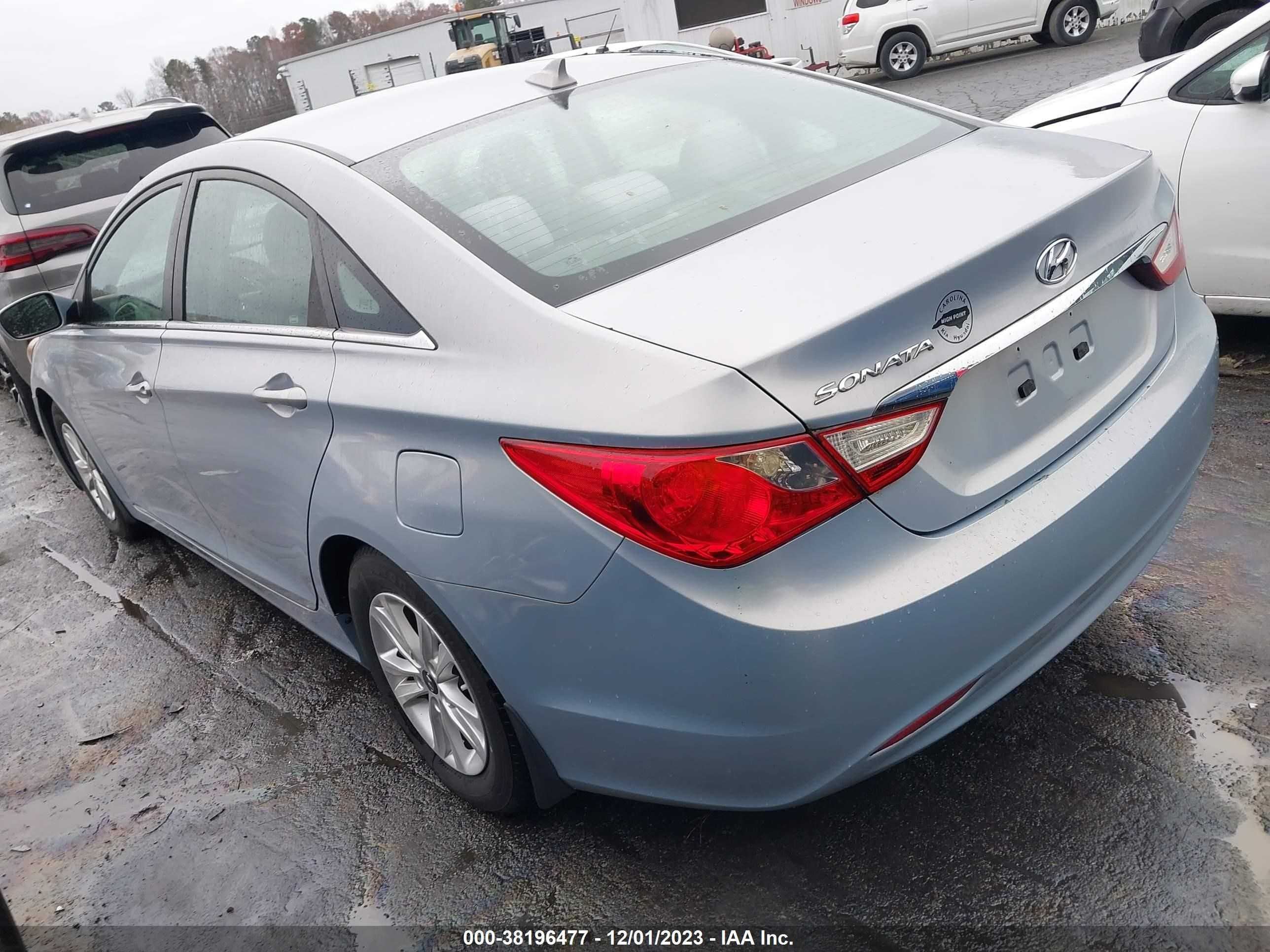 Photo 2 VIN: 5NPEB4AC3CH348320 - HYUNDAI SONATA 