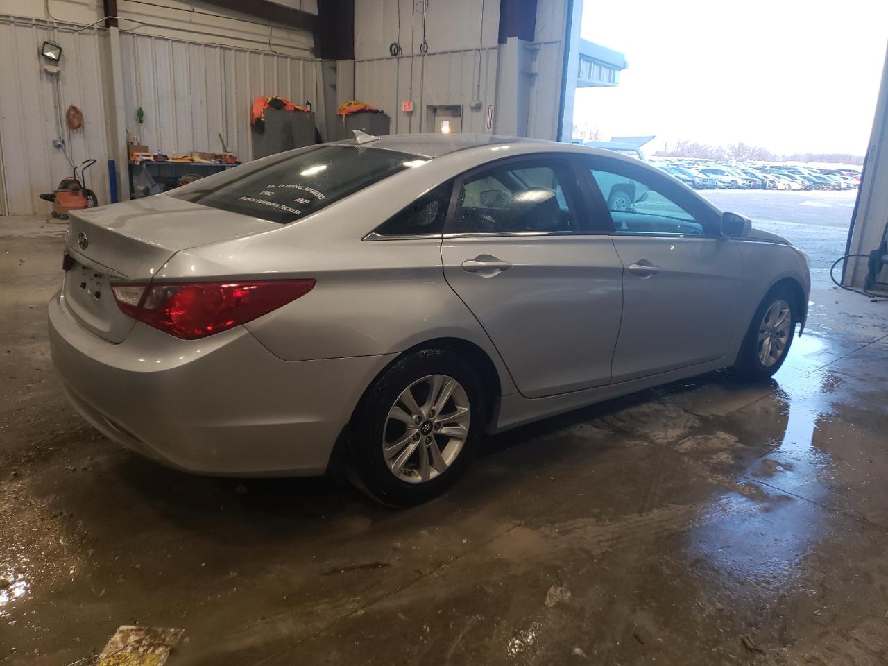 Photo 2 VIN: 5NPEB4AC3CH410234 - HYUNDAI SONATA 