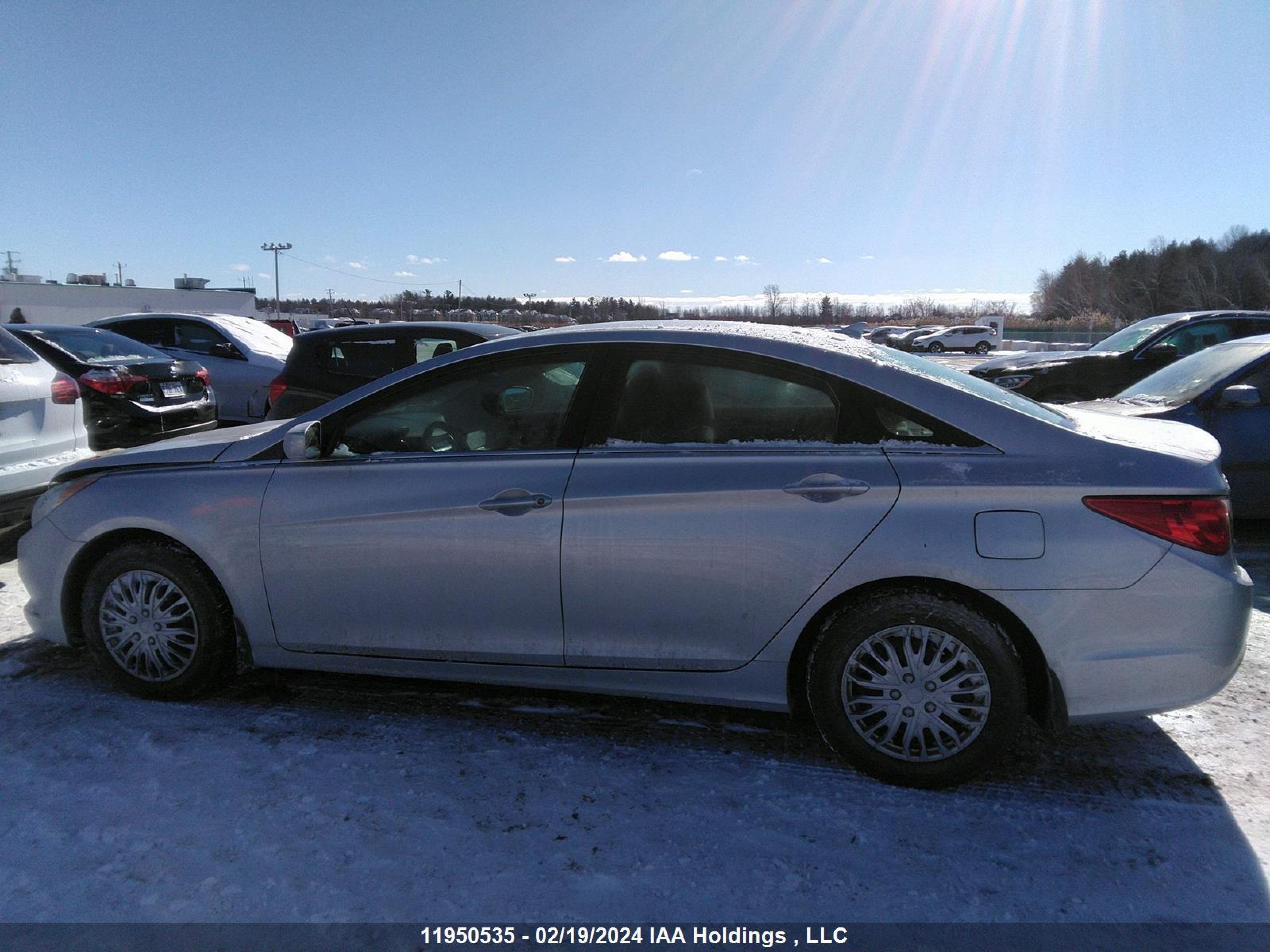 Photo 13 VIN: 5NPEB4AC3CH412467 - HYUNDAI SONATA 