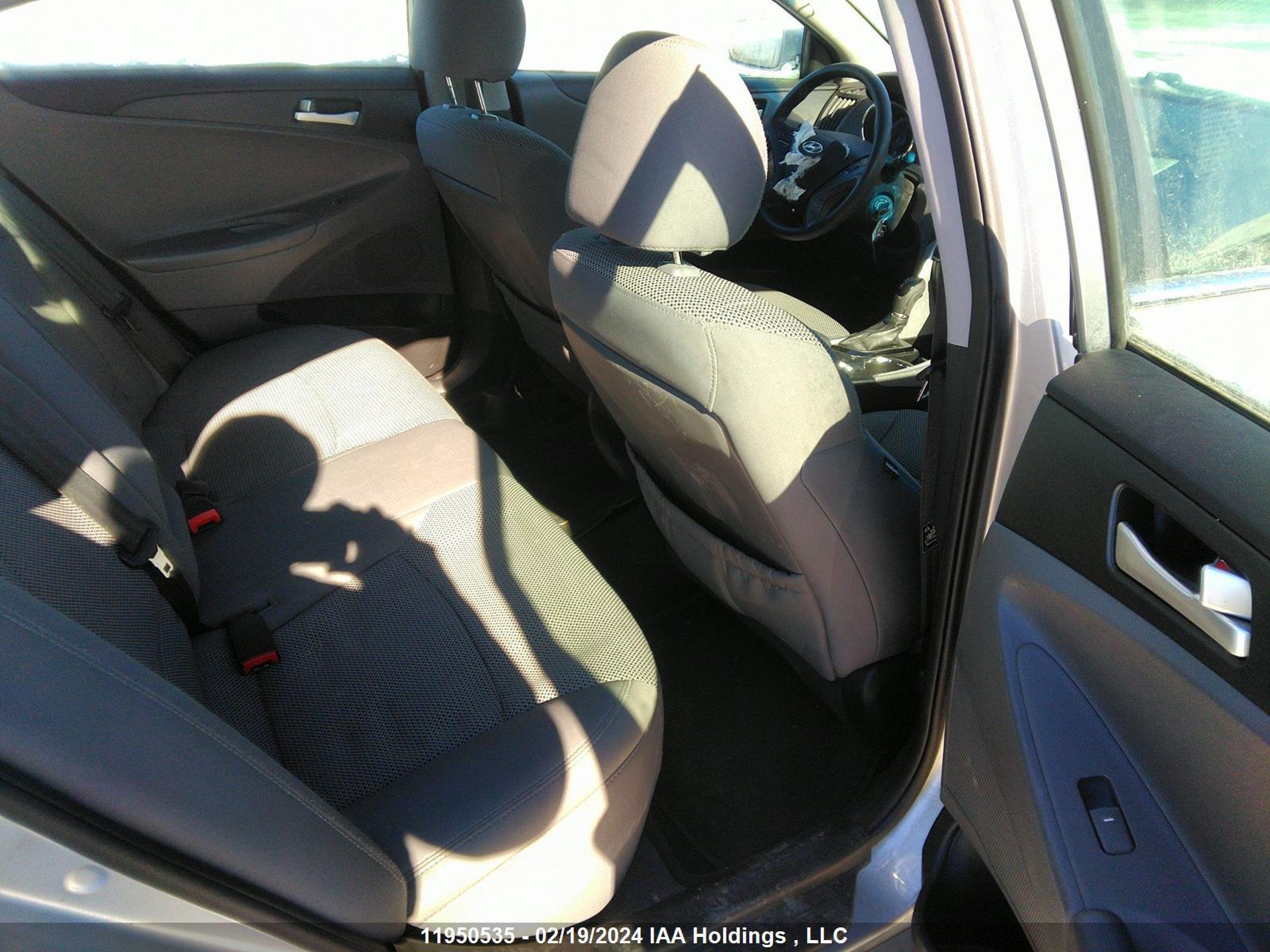 Photo 7 VIN: 5NPEB4AC3CH412467 - HYUNDAI SONATA 