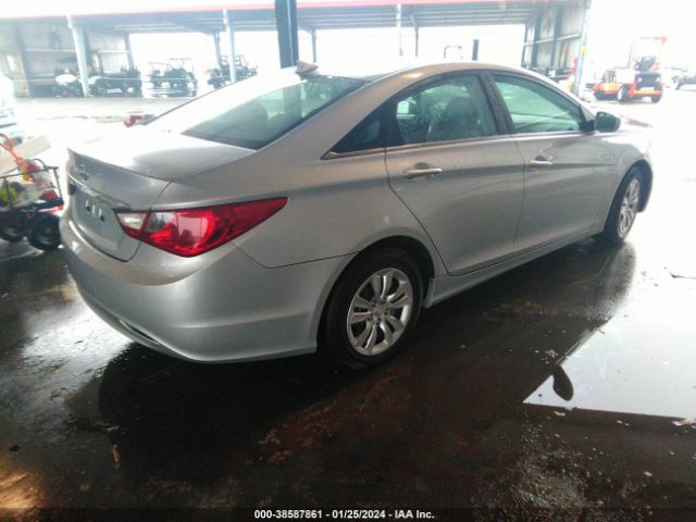 Photo 3 VIN: 5NPEB4AC3CH438647 - HYUNDAI SONATA 