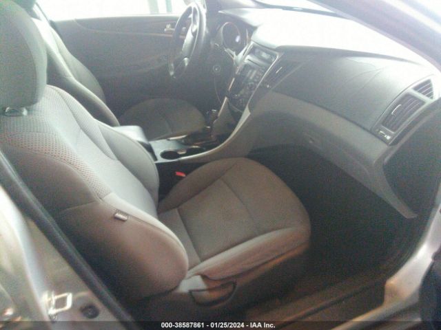 Photo 4 VIN: 5NPEB4AC3CH438647 - HYUNDAI SONATA 