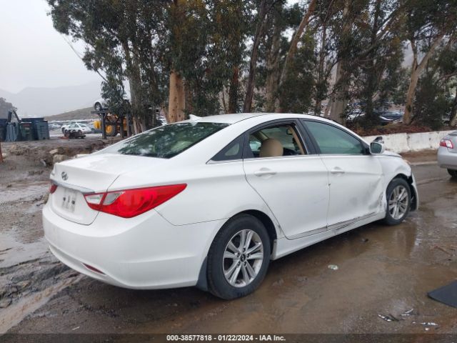 Photo 3 VIN: 5NPEB4AC3DH660851 - HYUNDAI SONATA 