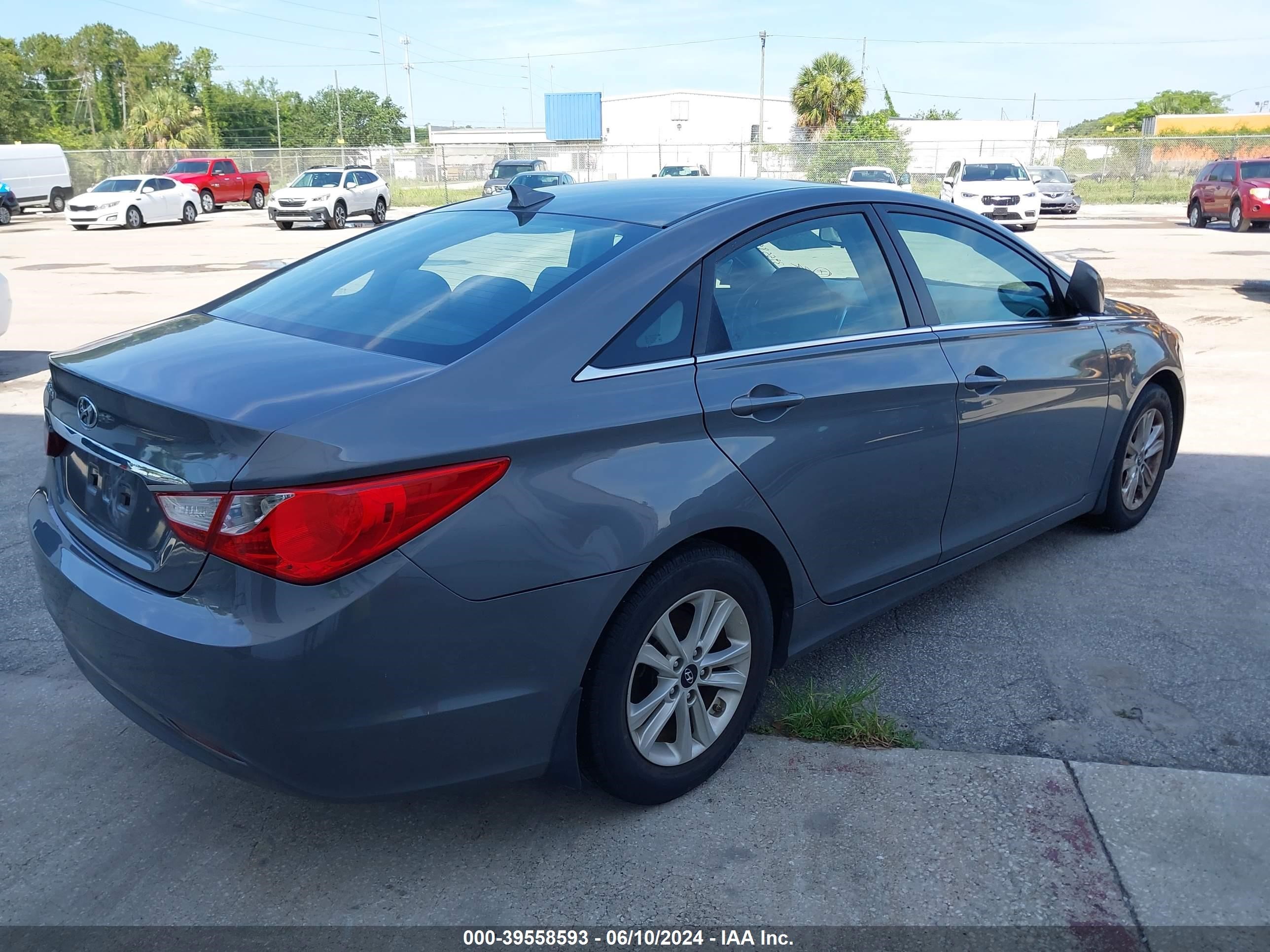 Photo 3 VIN: 5NPEB4AC3DH692151 - HYUNDAI SONATA 