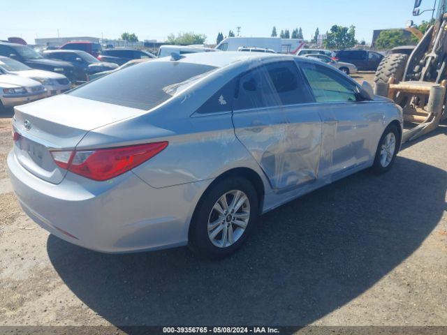 Photo 3 VIN: 5NPEB4AC3DH703410 - HYUNDAI SONATA 