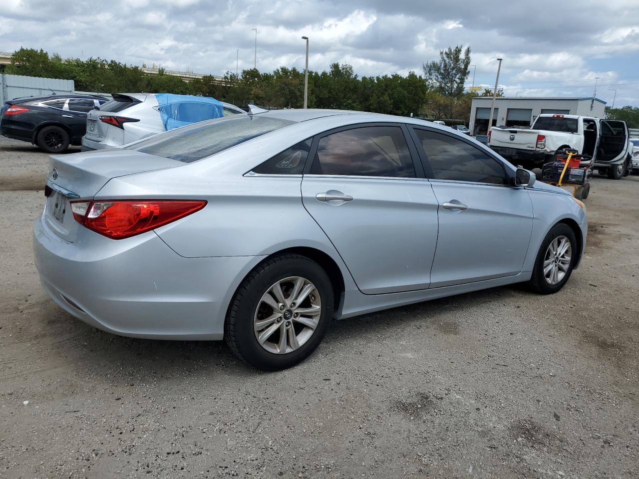 Photo 2 VIN: 5NPEB4AC3DH771075 - HYUNDAI SONATA 