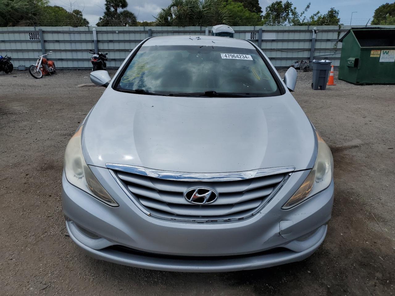 Photo 4 VIN: 5NPEB4AC3DH771075 - HYUNDAI SONATA 