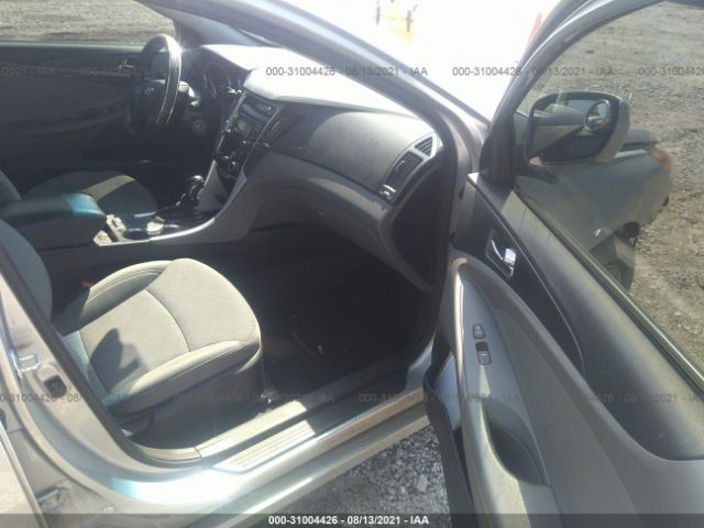 Photo 4 VIN: 5NPEB4AC3DH808318 - HYUNDAI SONATA 