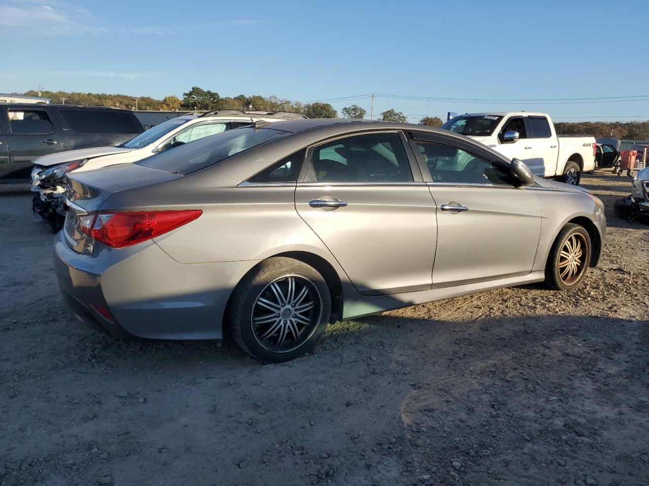 Photo 2 VIN: 5NPEB4AC3EH858198 - HYUNDAI SONATA 