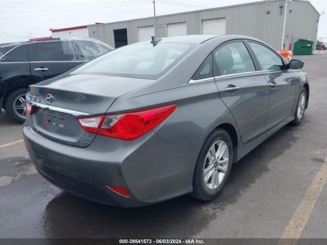 Photo 3 VIN: 5NPEB4AC3EH879956 - HYUNDAI SONATA 