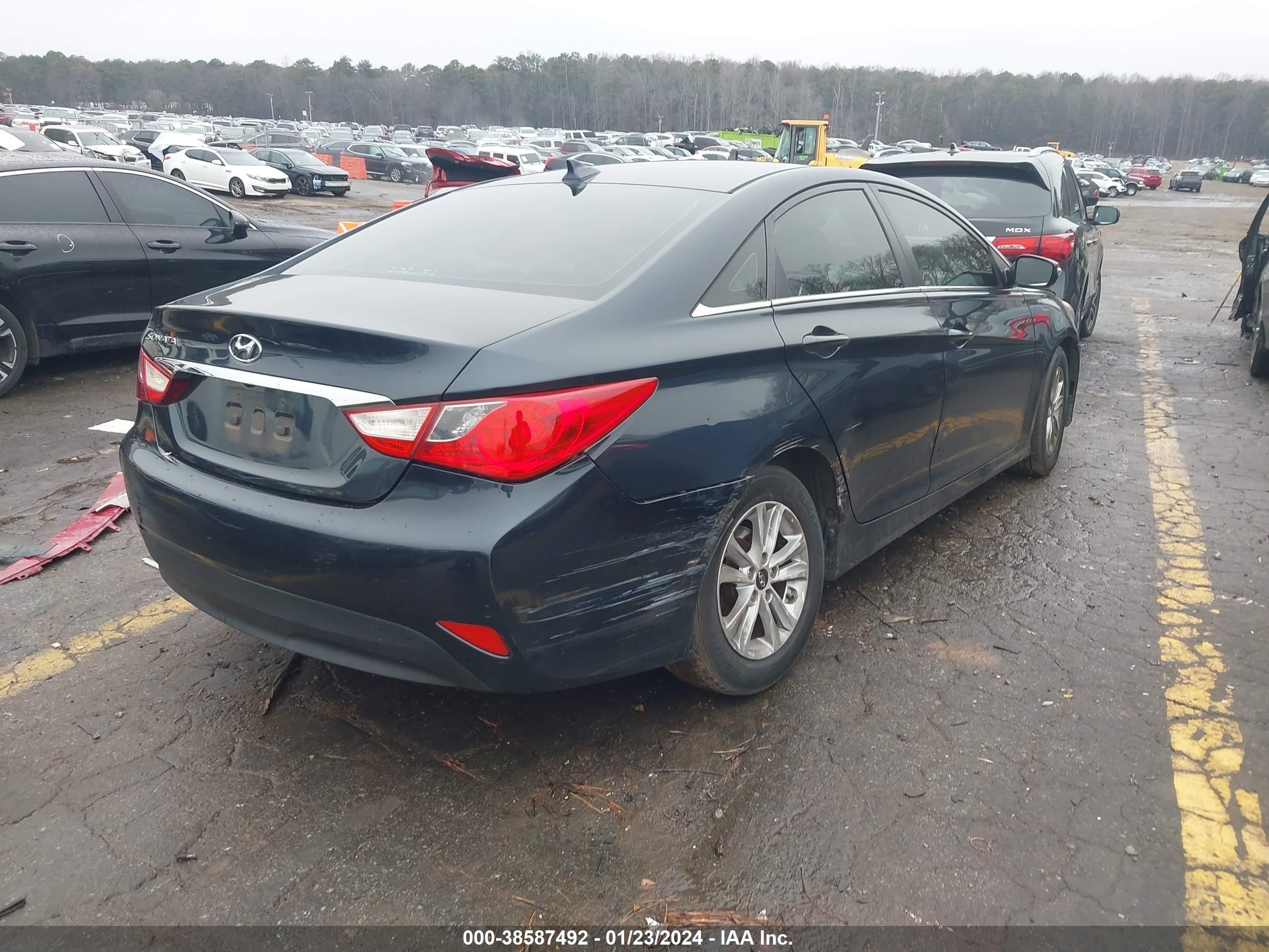 Photo 3 VIN: 5NPEB4AC3EH923289 - HYUNDAI SONATA 