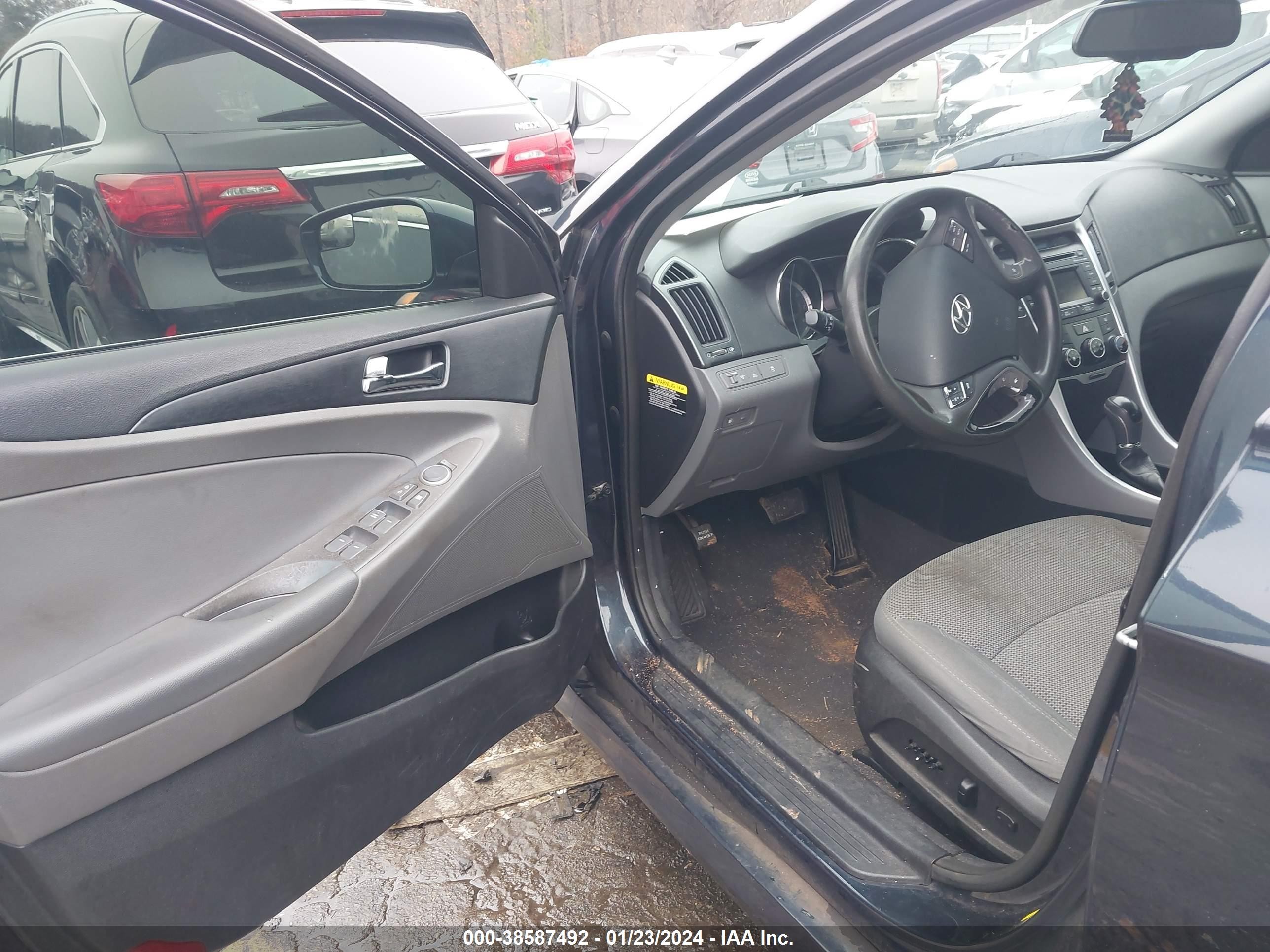 Photo 4 VIN: 5NPEB4AC3EH923289 - HYUNDAI SONATA 