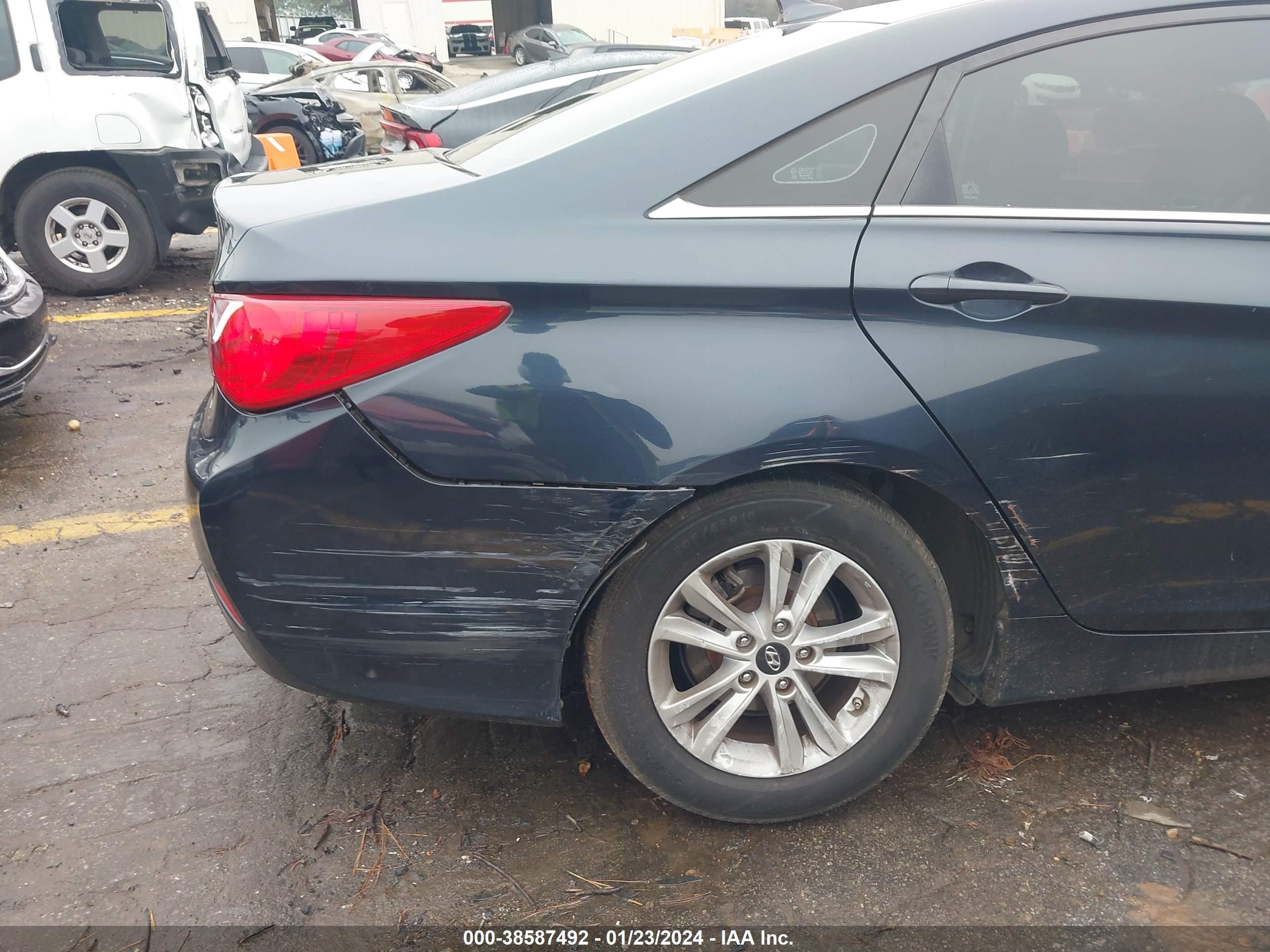 Photo 5 VIN: 5NPEB4AC3EH923289 - HYUNDAI SONATA 