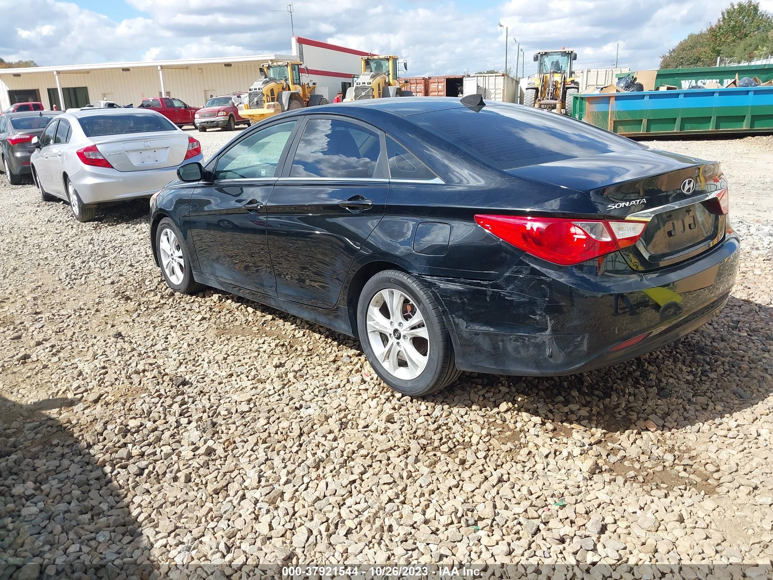 Photo 2 VIN: 5NPEB4AC4BH045593 - HYUNDAI SONATA 