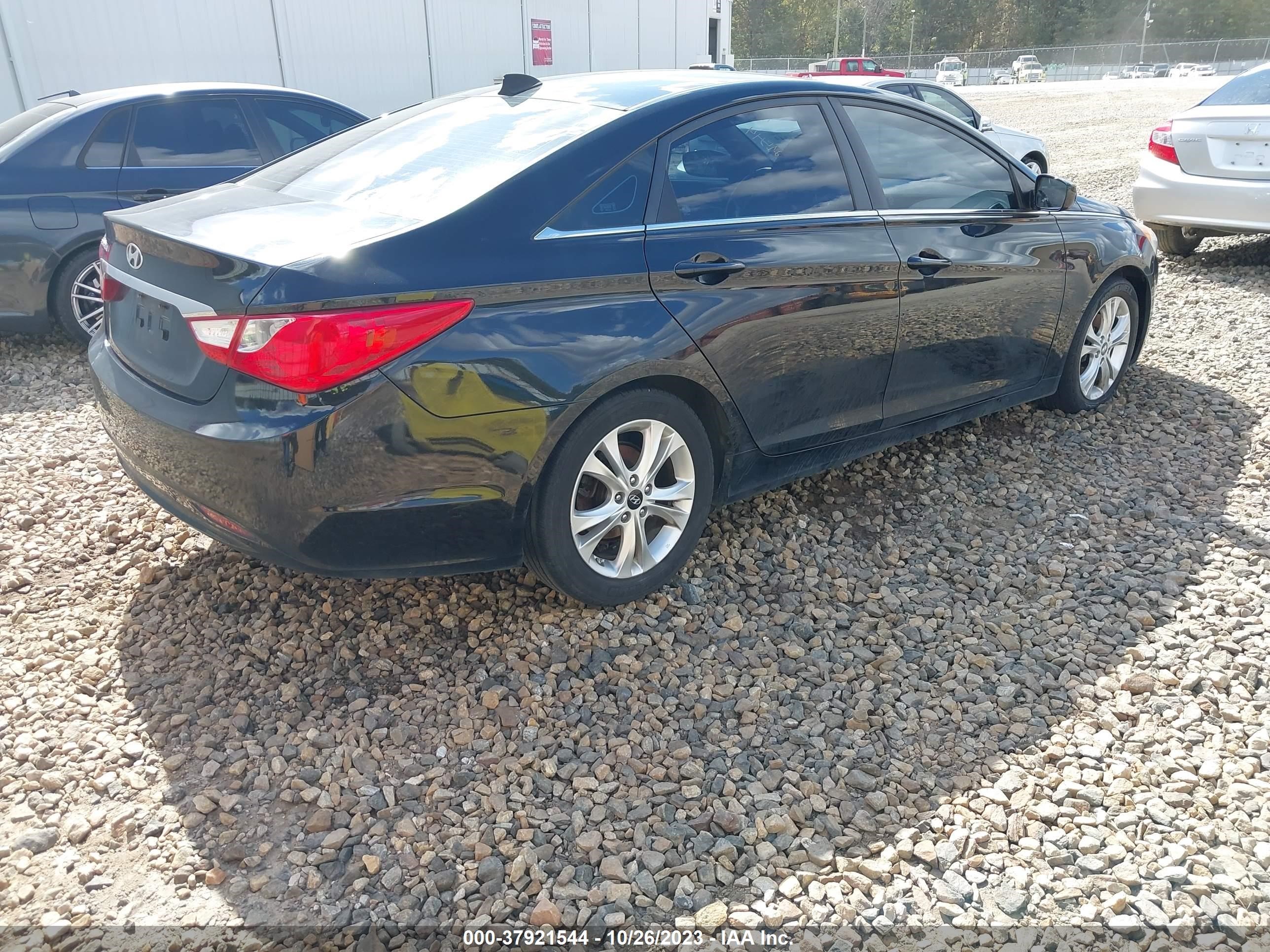 Photo 3 VIN: 5NPEB4AC4BH045593 - HYUNDAI SONATA 