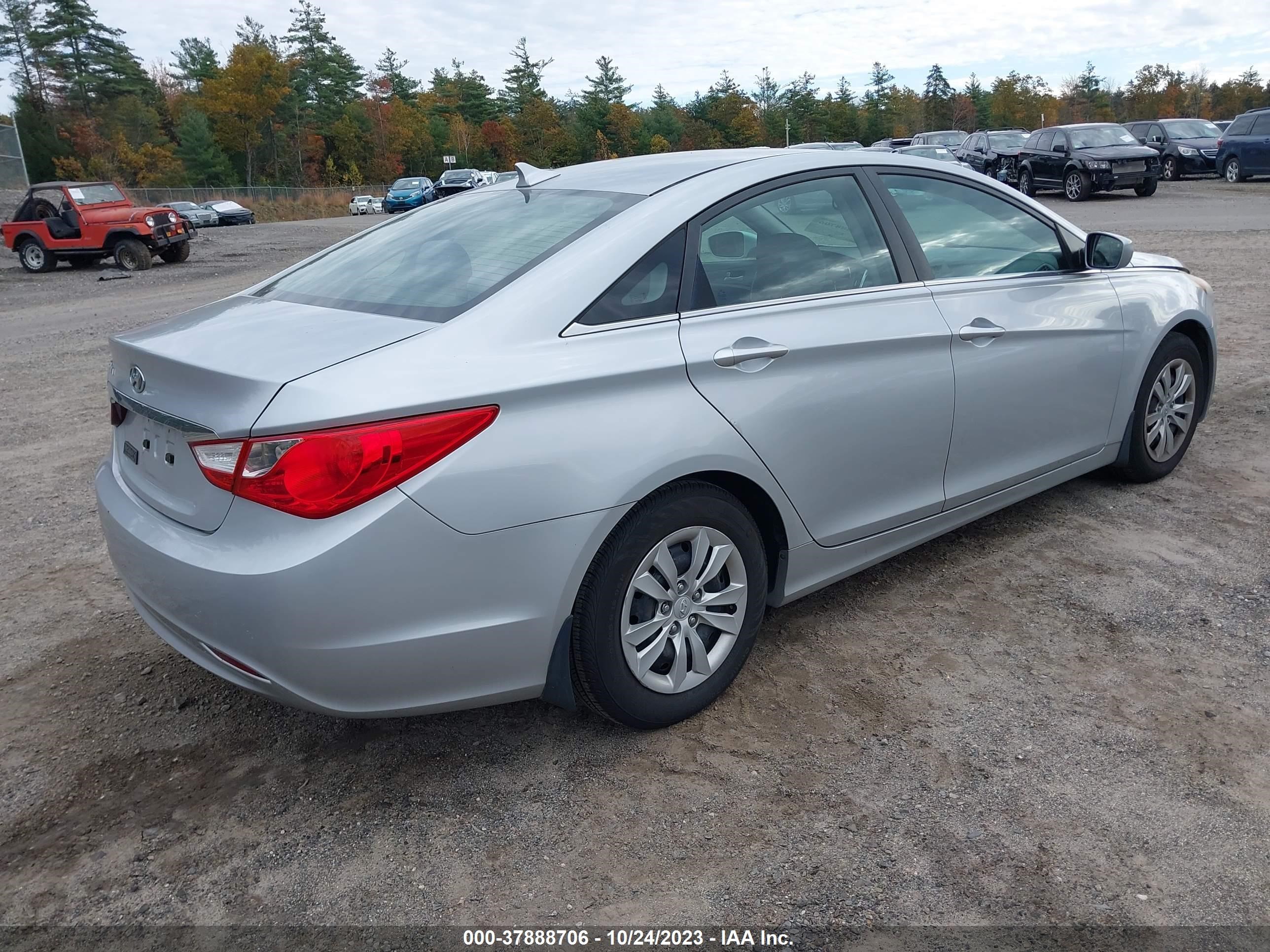 Photo 3 VIN: 5NPEB4AC4BH090954 - HYUNDAI SONATA 