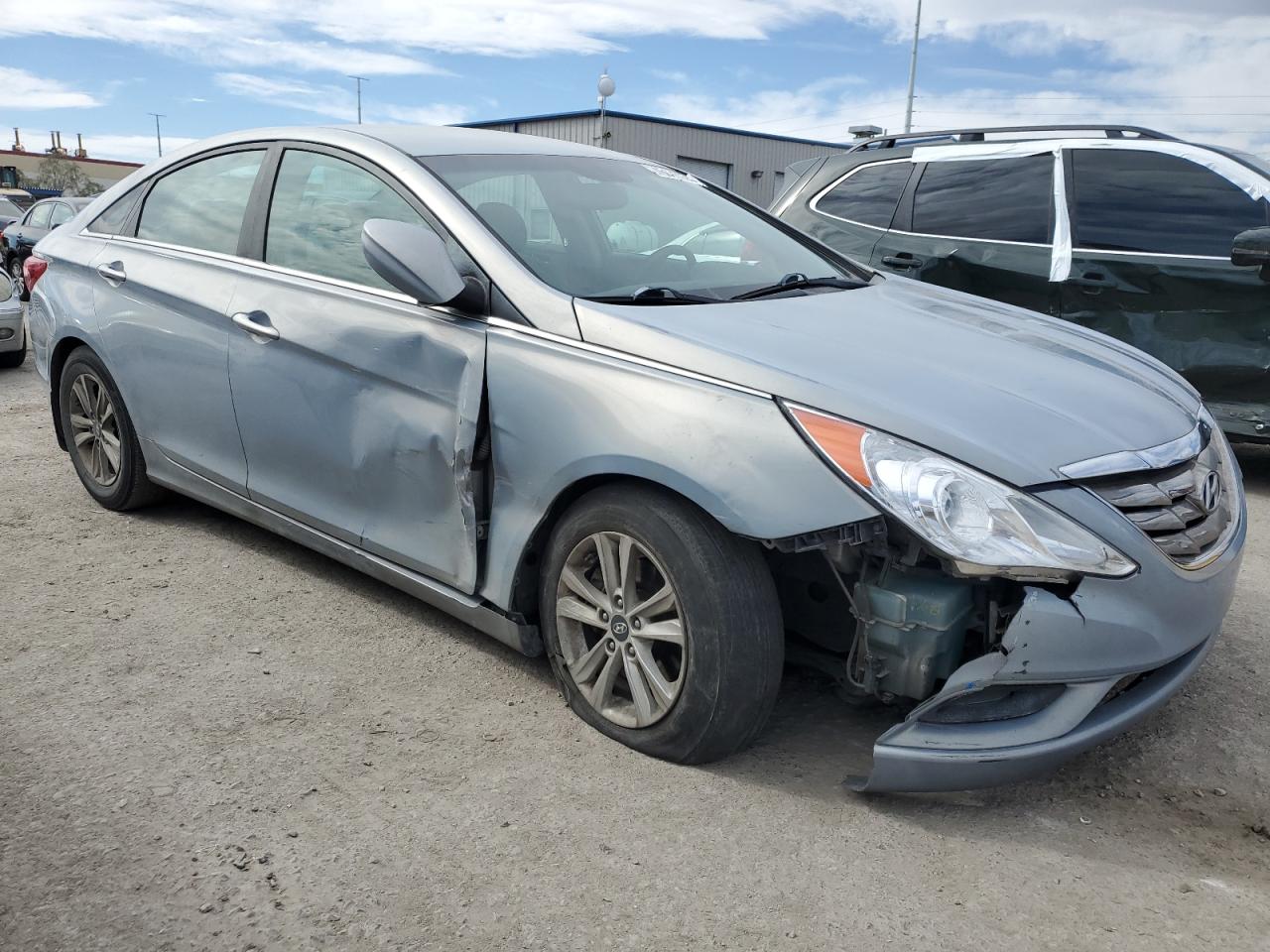 Photo 3 VIN: 5NPEB4AC4BH102729 - HYUNDAI SONATA 