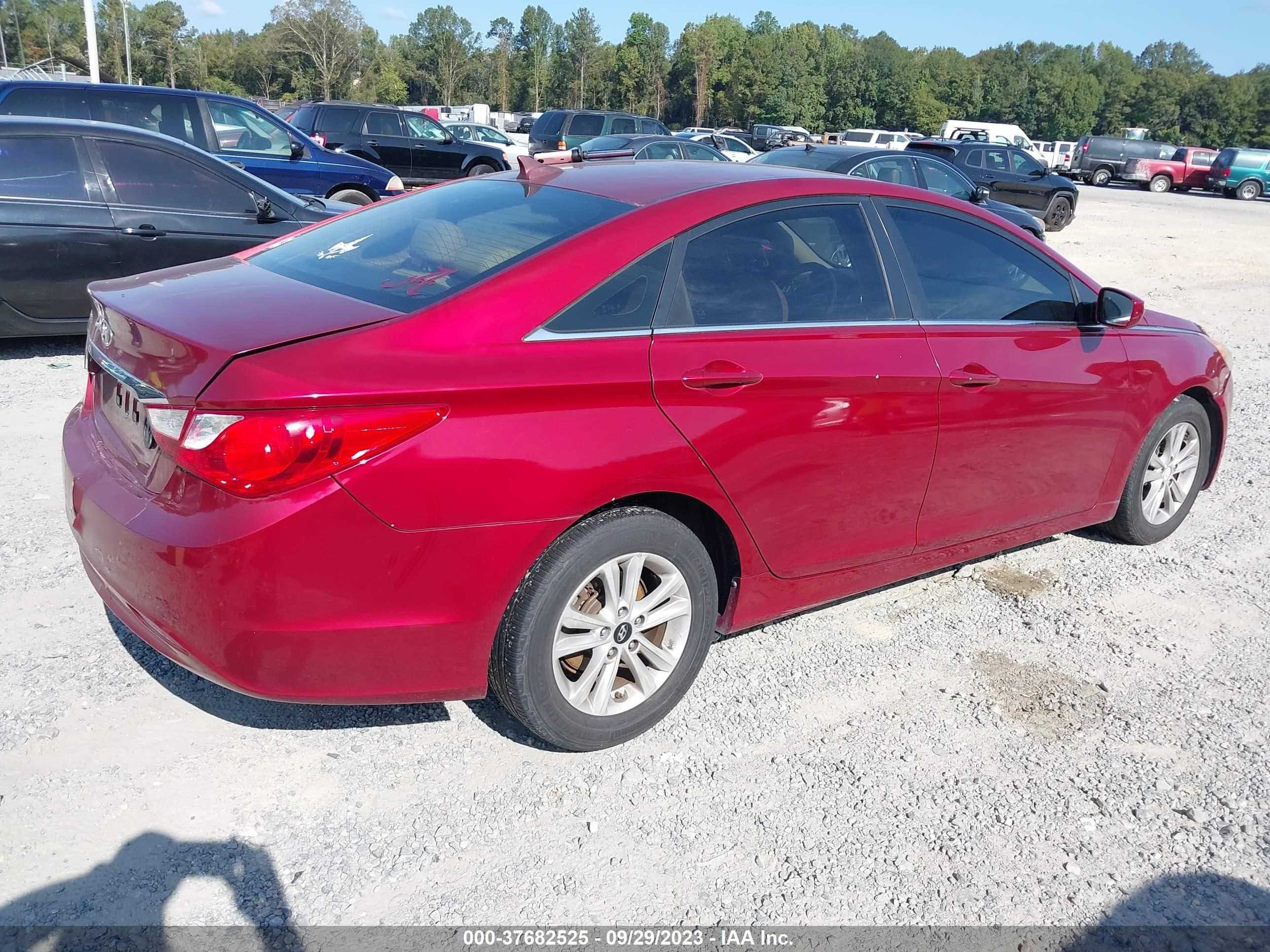 Photo 3 VIN: 5NPEB4AC4BH165152 - HYUNDAI SONATA 