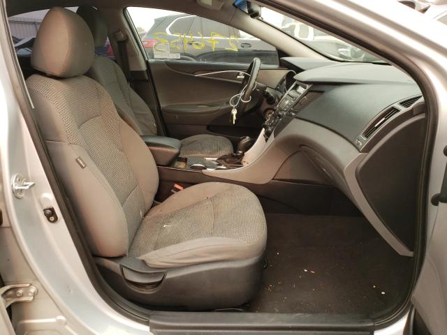 Photo 4 VIN: 5NPEB4AC4CH313169 - HYUNDAI SONATA GLS 