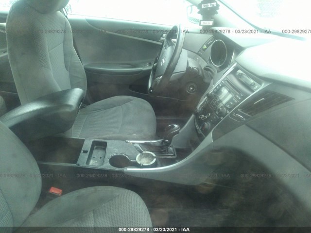 Photo 4 VIN: 5NPEB4AC4CH318498 - HYUNDAI SONATA 