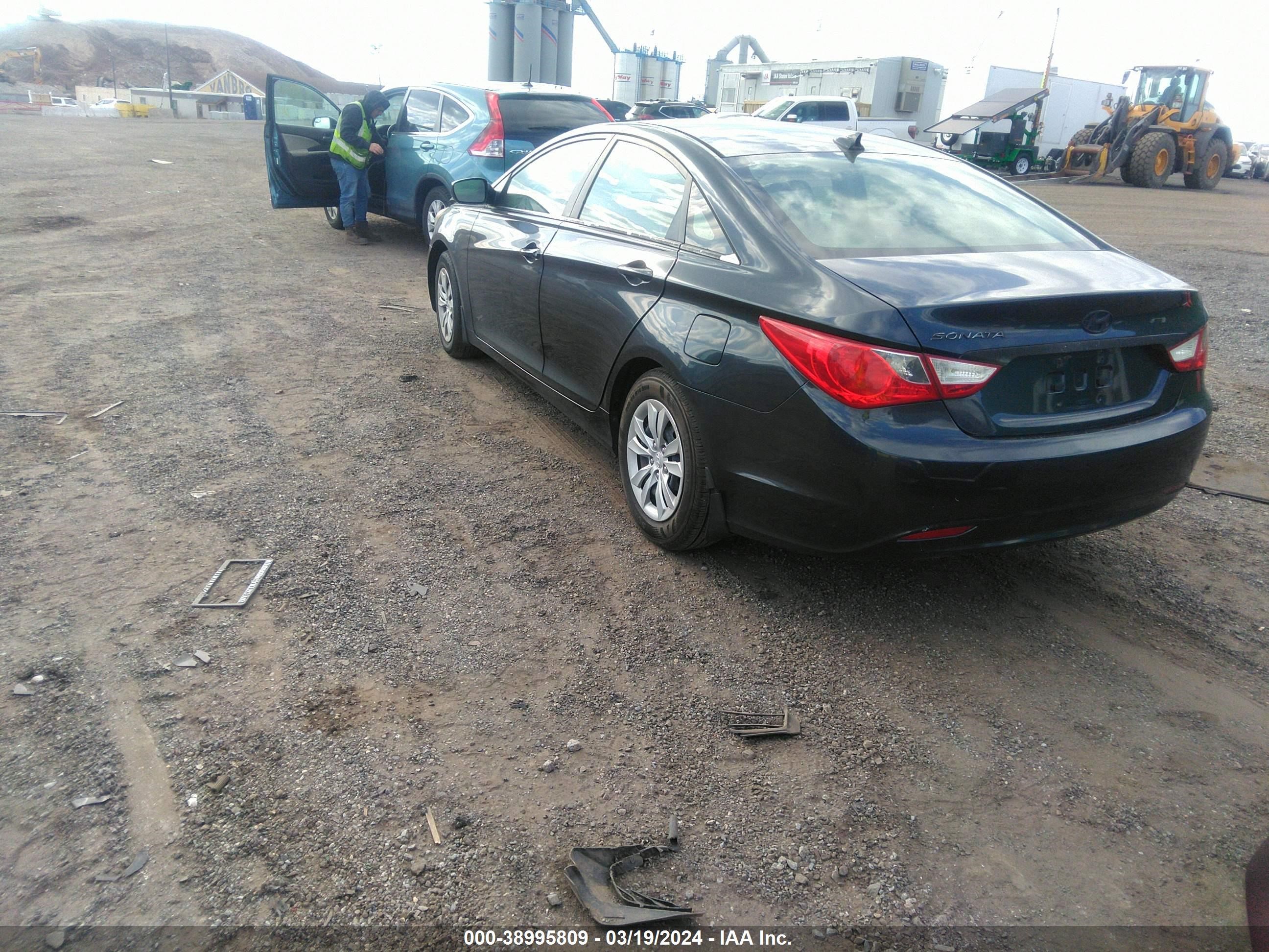 Photo 2 VIN: 5NPEB4AC4CH341795 - HYUNDAI SONATA 