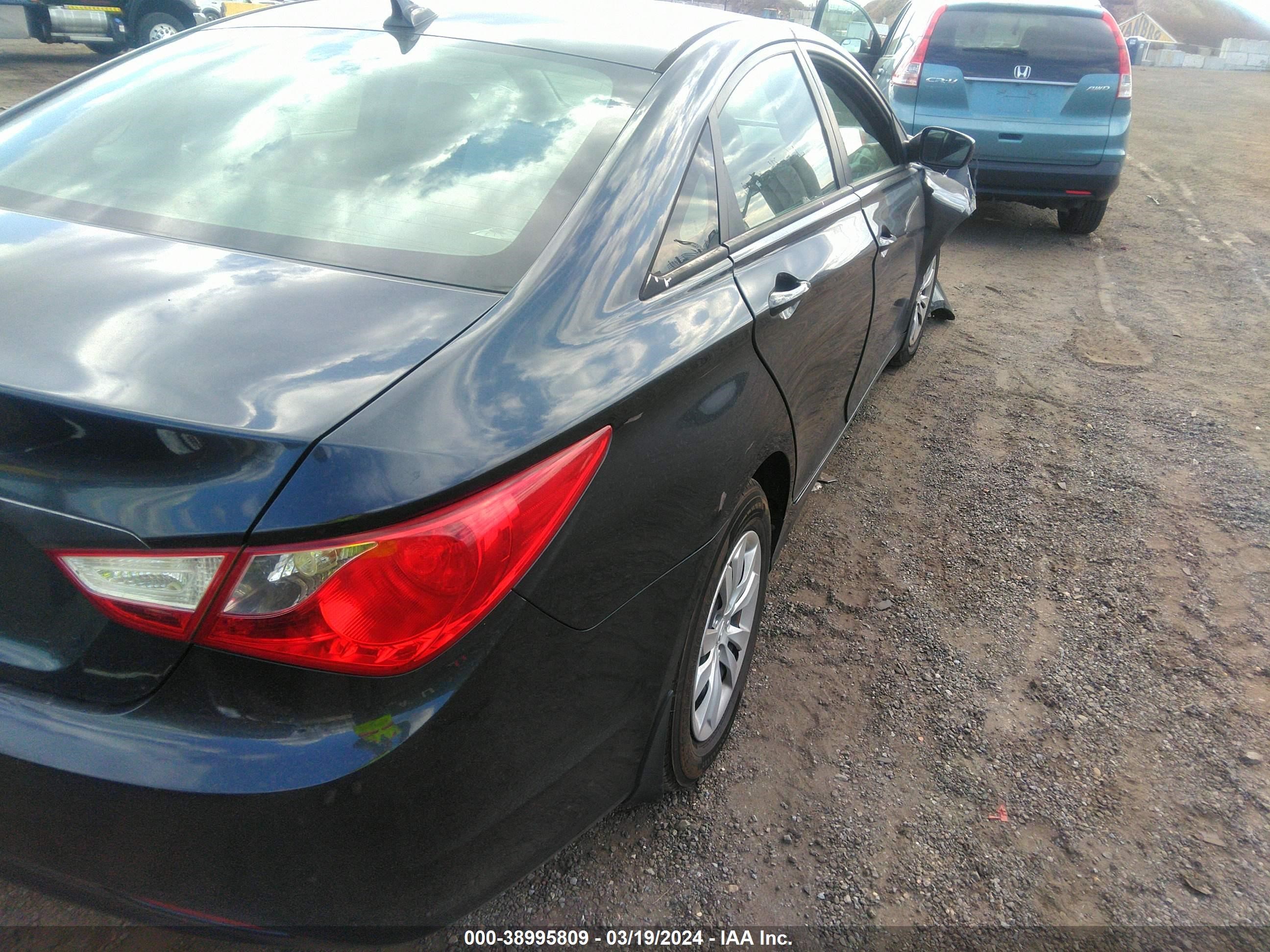 Photo 3 VIN: 5NPEB4AC4CH341795 - HYUNDAI SONATA 