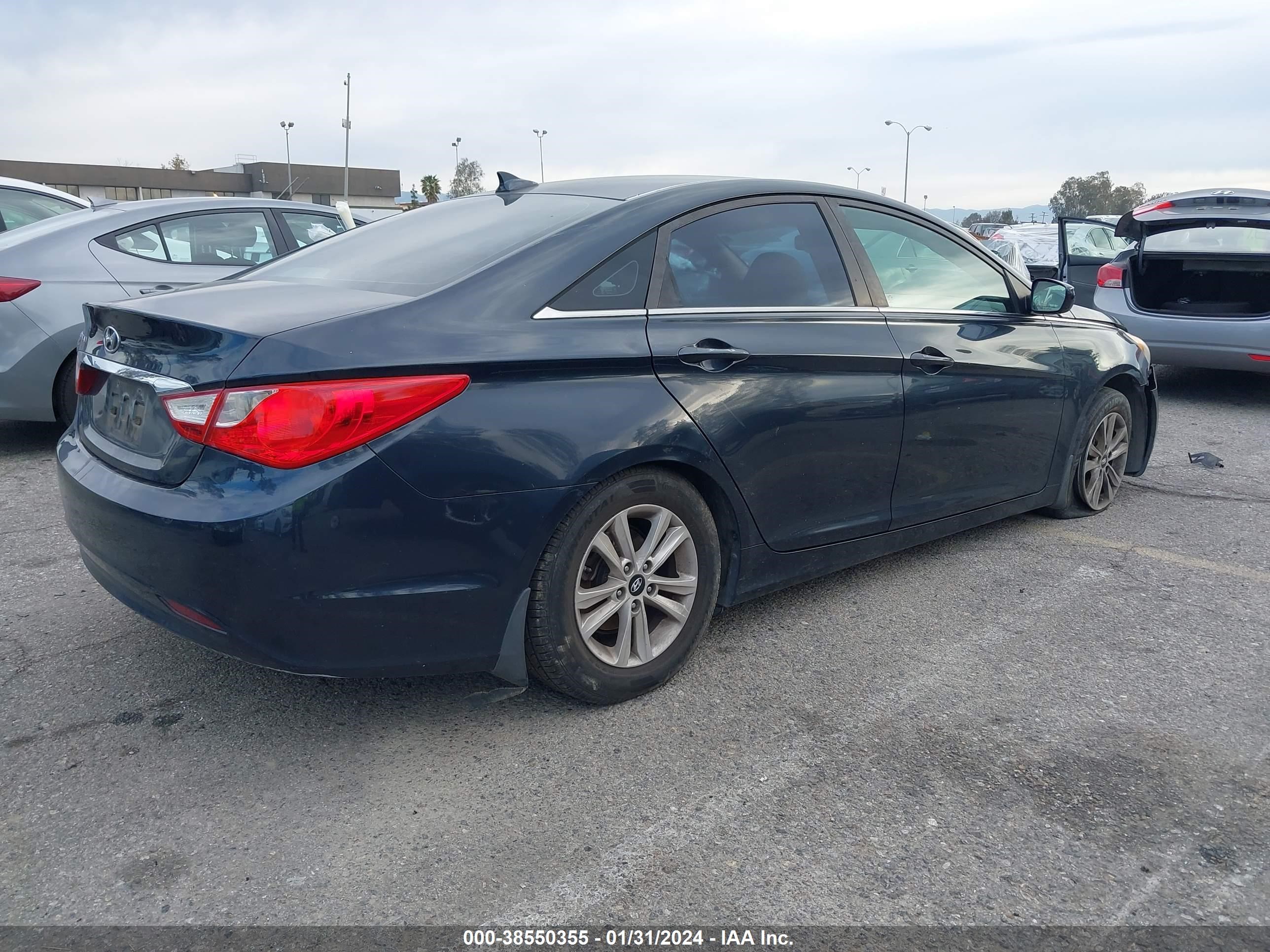 Photo 3 VIN: 5NPEB4AC4CH427219 - HYUNDAI SONATA 