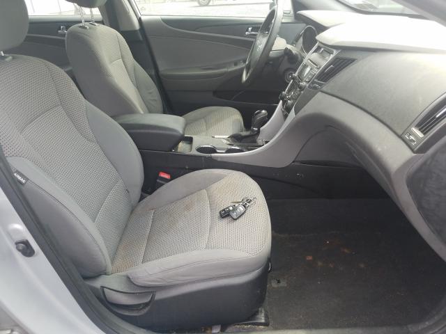 Photo 4 VIN: 5NPEB4AC4CH450421 - HYUNDAI SONATA GLS 