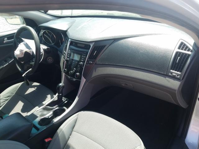 Photo 8 VIN: 5NPEB4AC4CH465565 - HYUNDAI SONATA GLS 