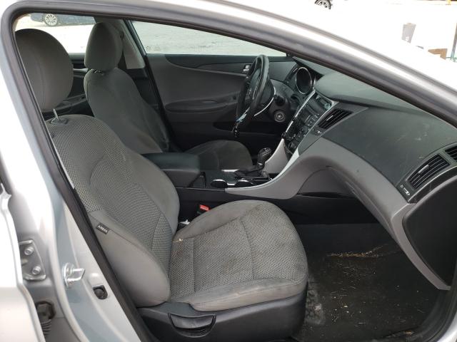 Photo 4 VIN: 5NPEB4AC4CH470555 - HYUNDAI SONATA GLS 