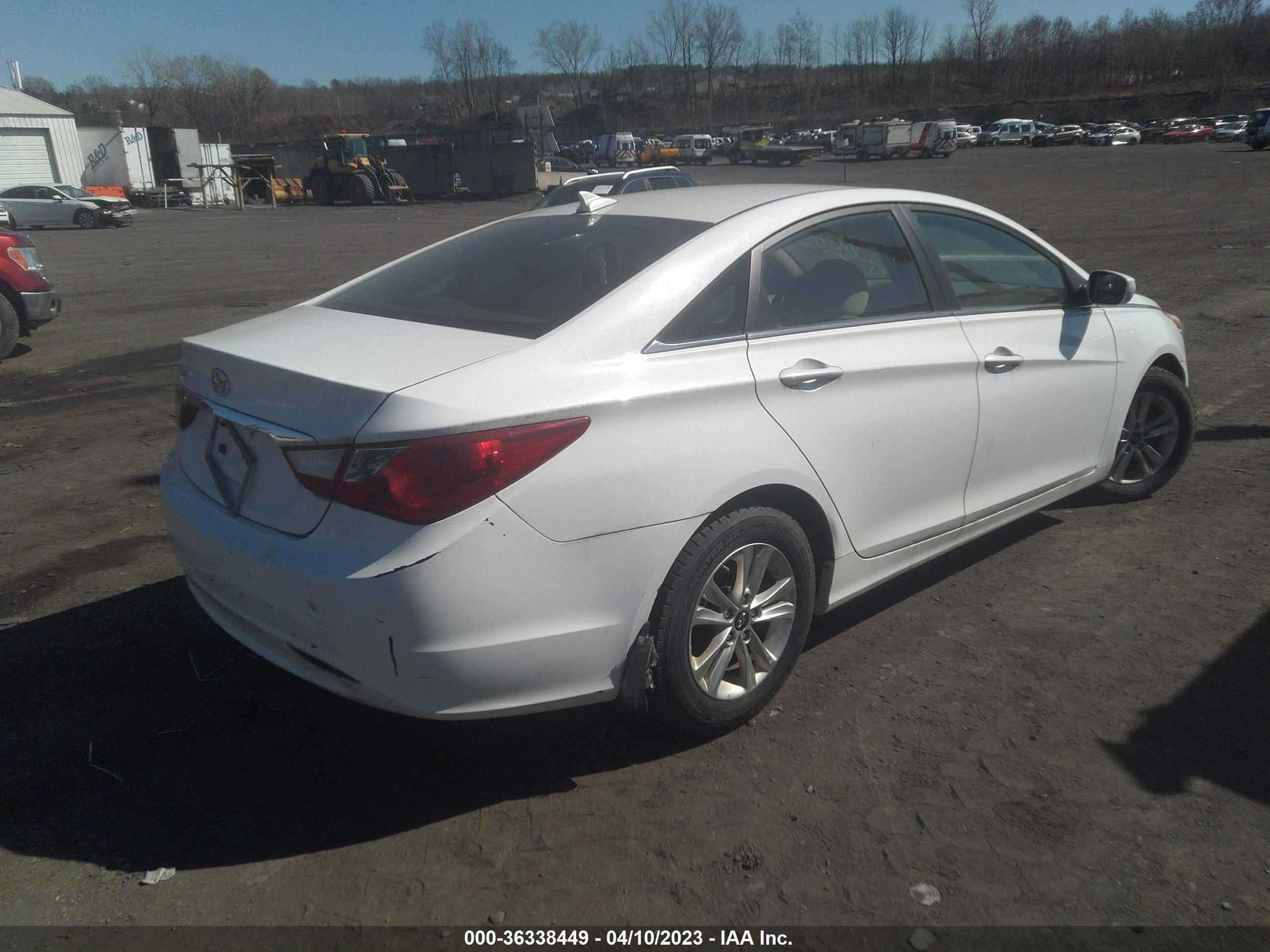 Photo 3 VIN: 5NPEB4AC4CH498727 - HYUNDAI SONATA 