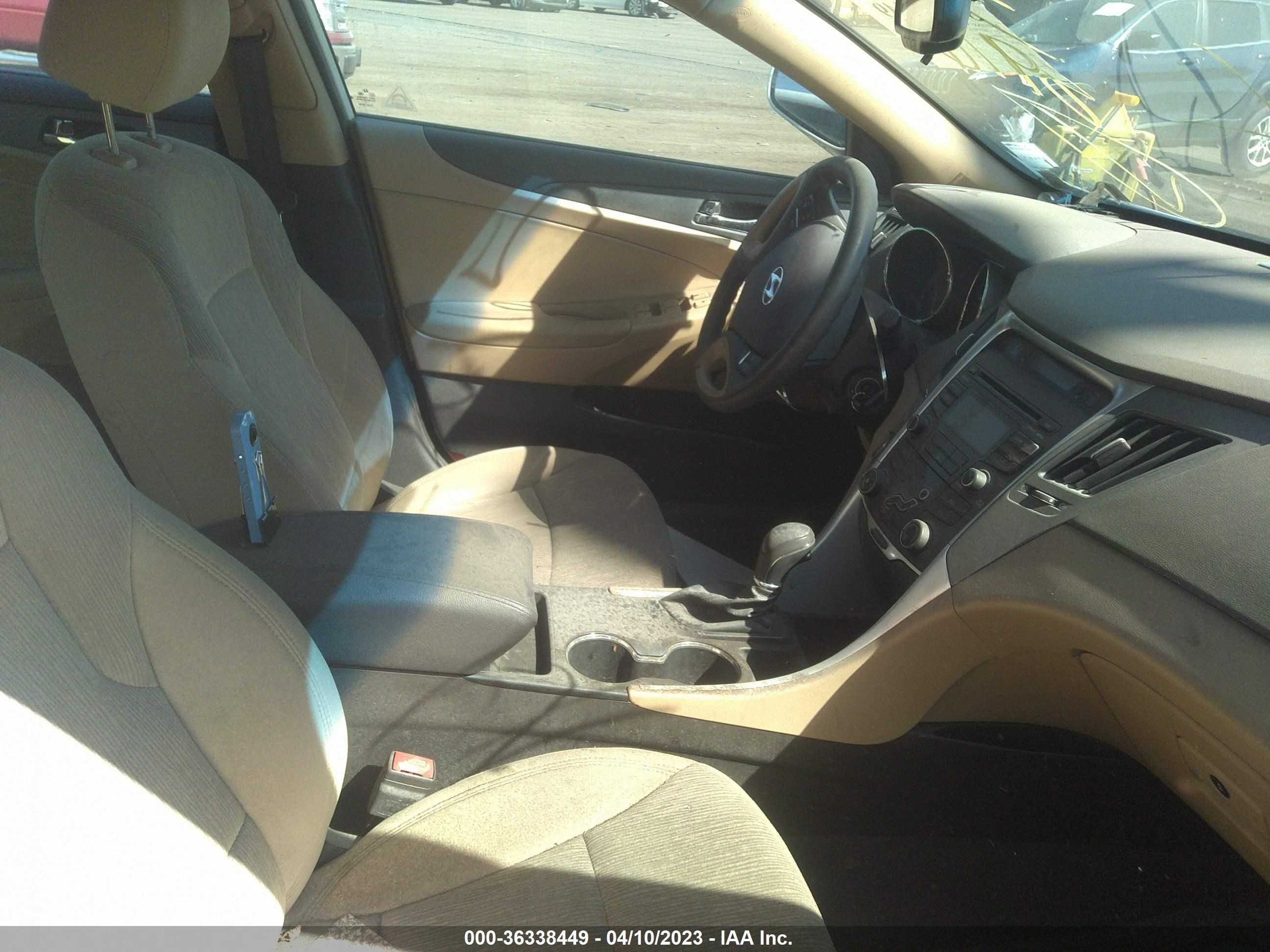 Photo 4 VIN: 5NPEB4AC4CH498727 - HYUNDAI SONATA 